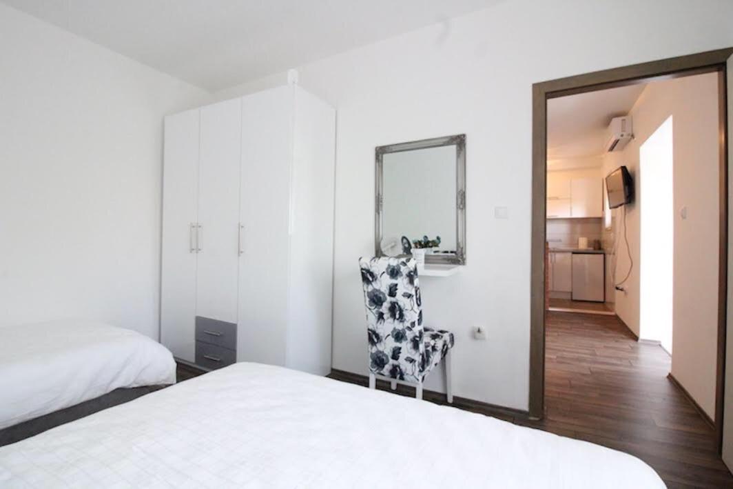 Dubrovnik - Ivanica: “sunnyhills Apartments” With Pool Apartment *
