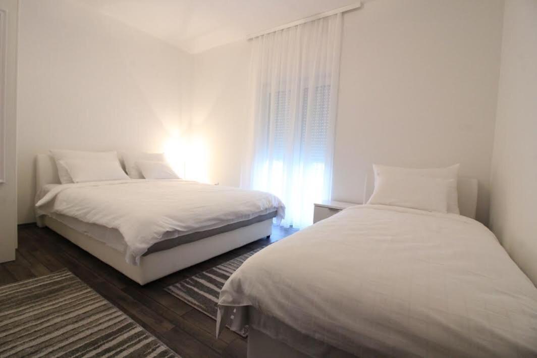 Dubrovnik - Ivanica: “sunnyhills Apartments” With Pool Ivanica