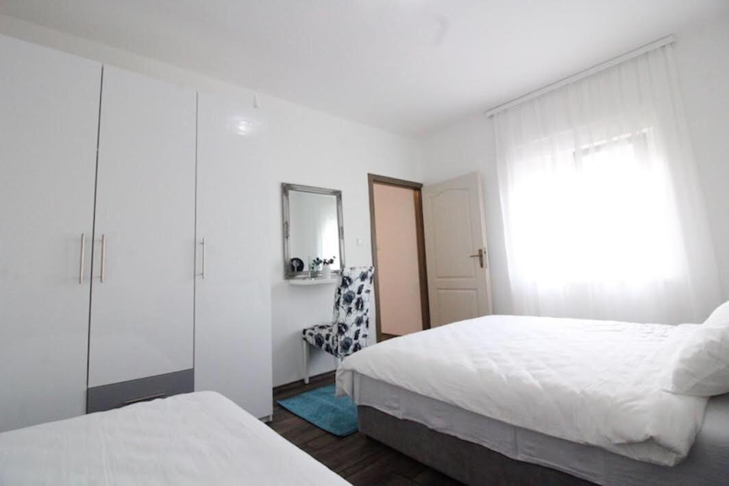 Dubrovnik - Ivanica: “sunnyhills Apartments” With Pool * Ivanica
