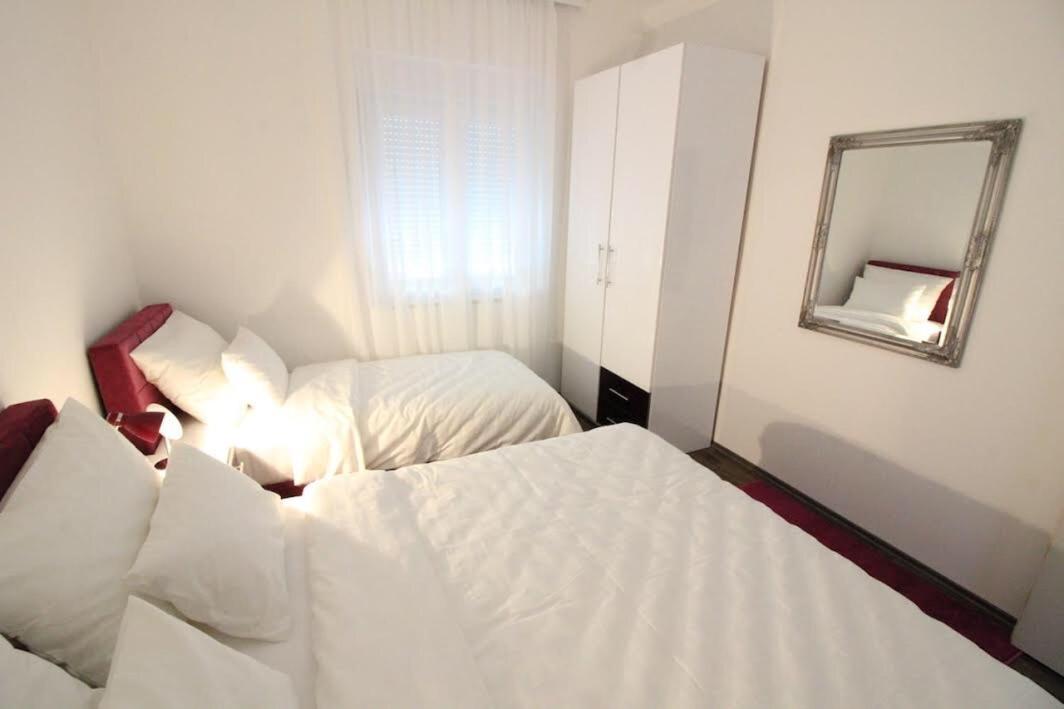 Dubrovnik - Ivanica: “sunnyhills Apartments” With Pool *