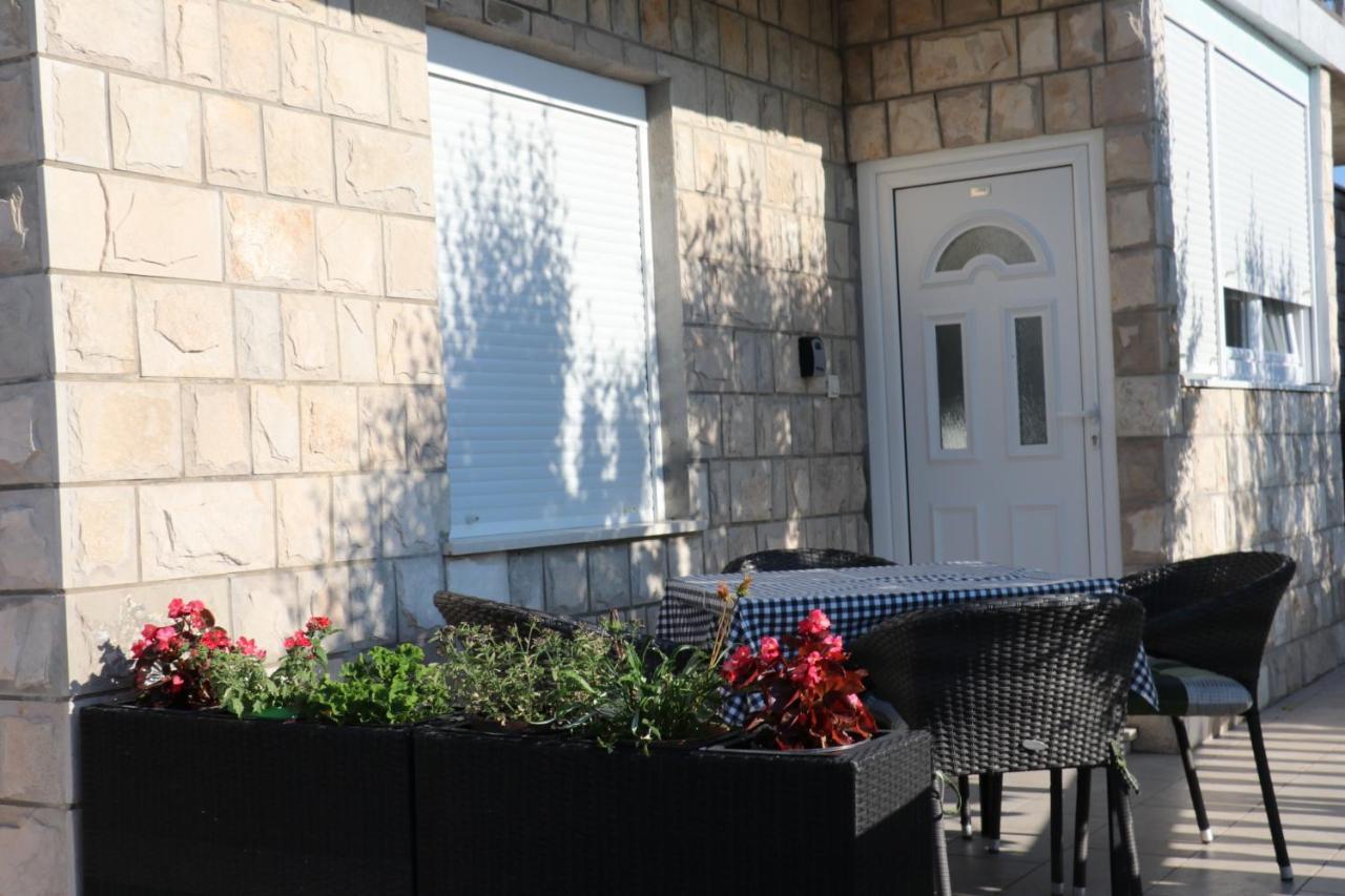 Apartment Dubrovnik - Ivanica: “sunnyhills Apartments” With Pool Ivanica