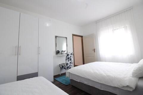Apartment Dubrovnik - Ivanica: “sunnyhills Apartments” With Pool Ivanica