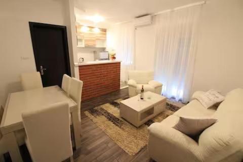 Dubrovnik - Ivanica: “sunnyhills Apartments” With Pool Apartment Ivanica