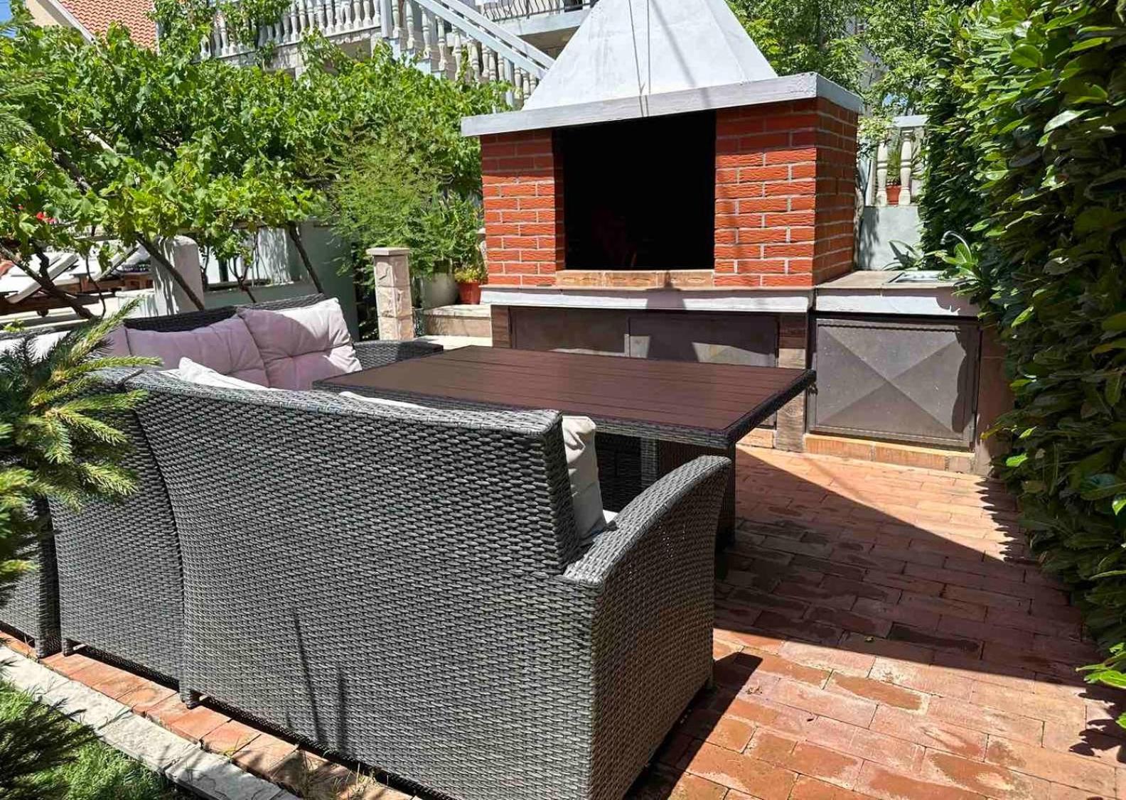Dubrovnik - Ivanica: “sunnyhills Apartments” With Pool Apartment