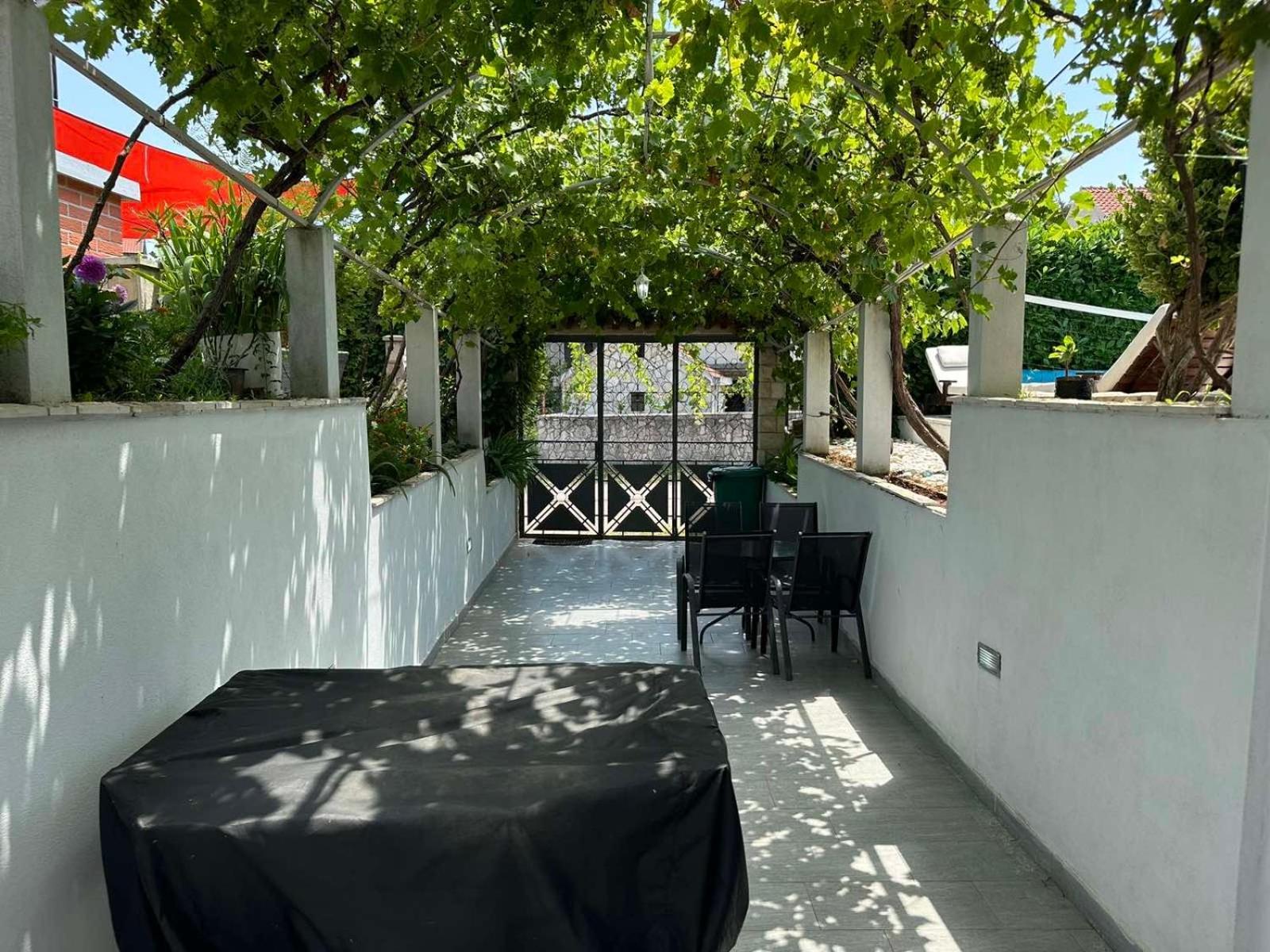 Dubrovnik - Ivanica: “sunnyhills Apartments” With Pool Apartment Ivanica