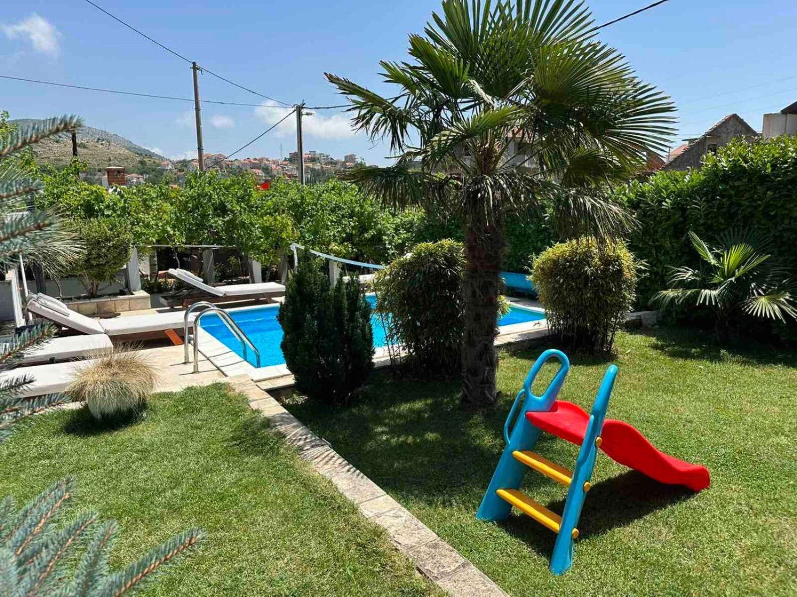 Dubrovnik - Ivanica: “sunnyhills Apartments” With Pool