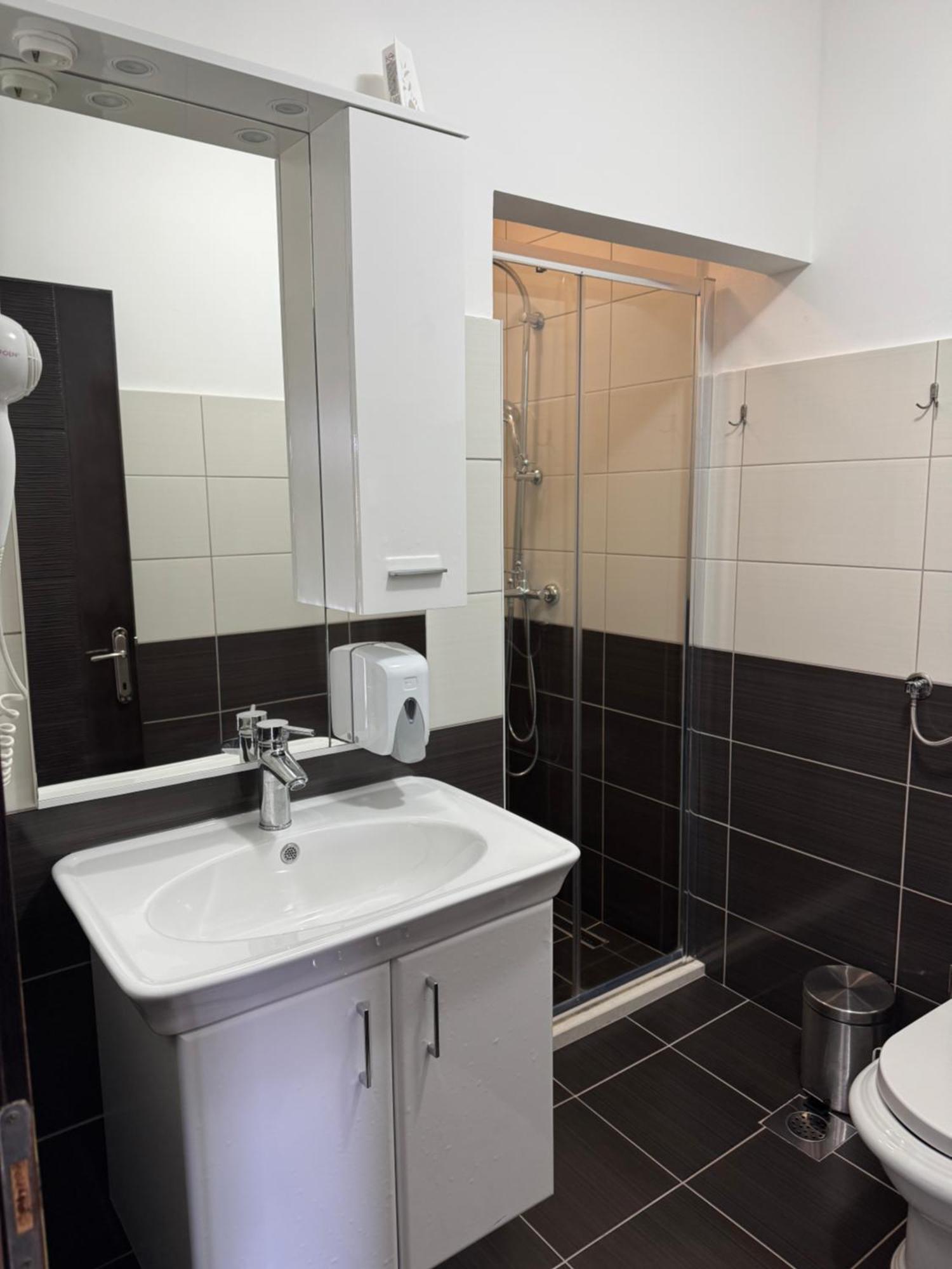 Dubrovnik - Ivanica: “sunnyhills Apartments” With Pool *