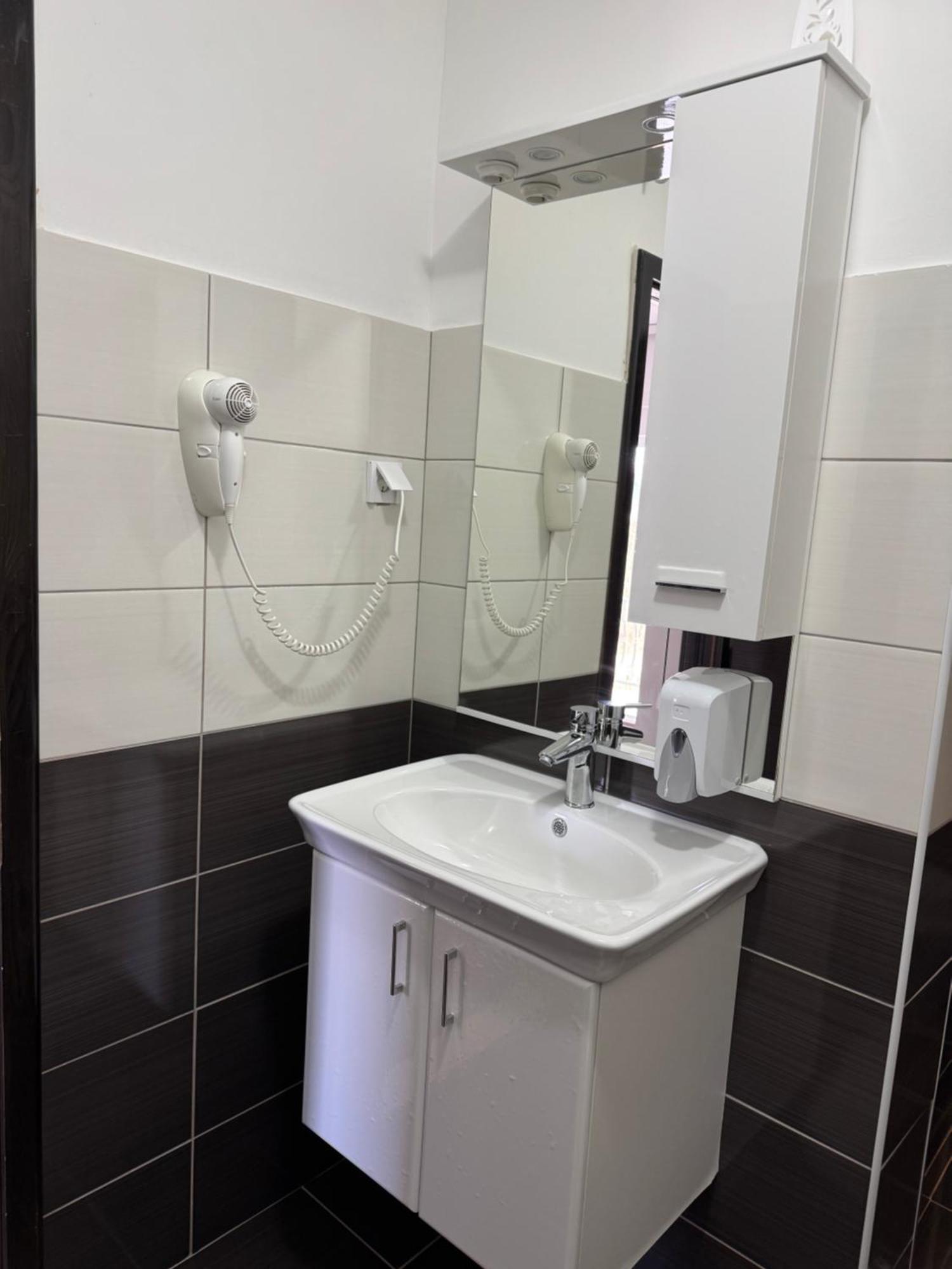 Dubrovnik - Ivanica: “sunnyhills Apartments” With Pool Ivanica