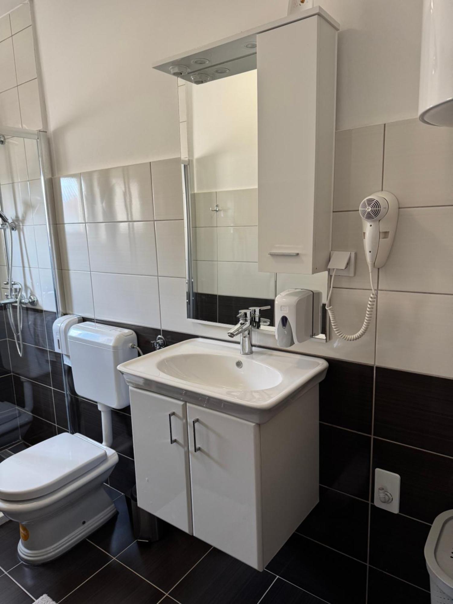 Dubrovnik - Ivanica: “sunnyhills Apartments” With Pool * Ivanica
