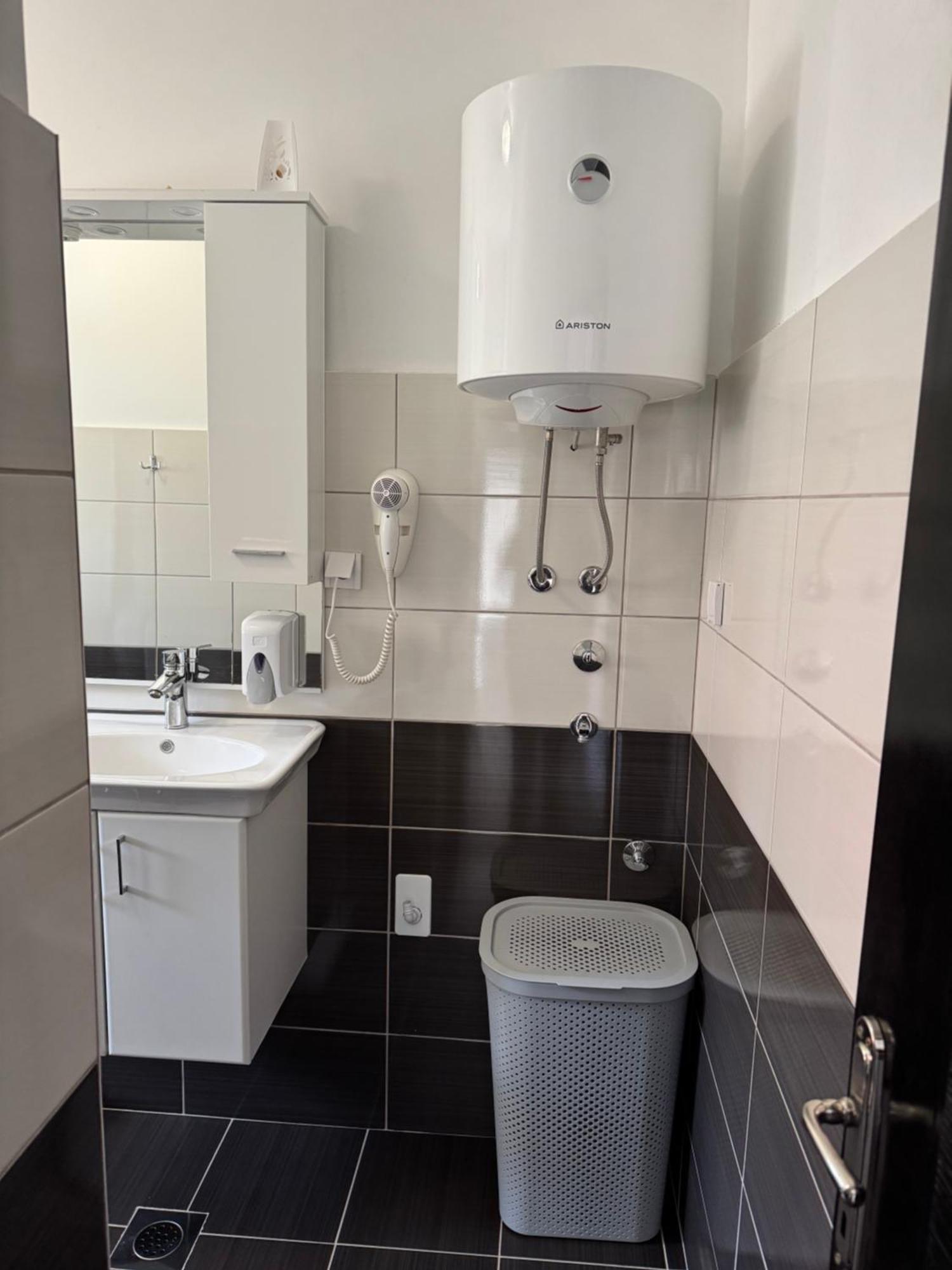 Apartment Dubrovnik - Ivanica: “sunnyhills Apartments” With Pool *
