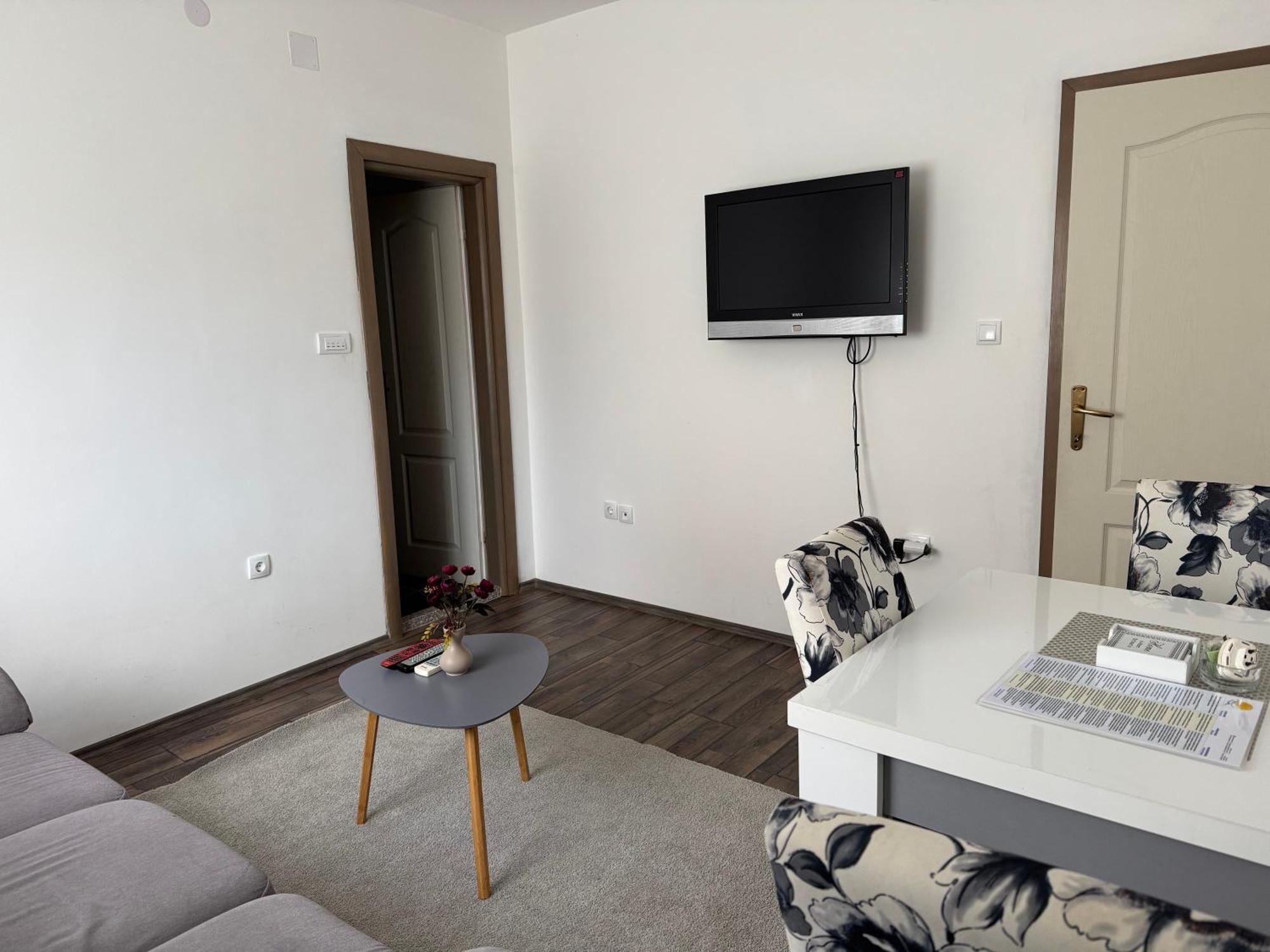 Apartment Dubrovnik - Ivanica: “sunnyhills Apartments” With Pool Ivanica