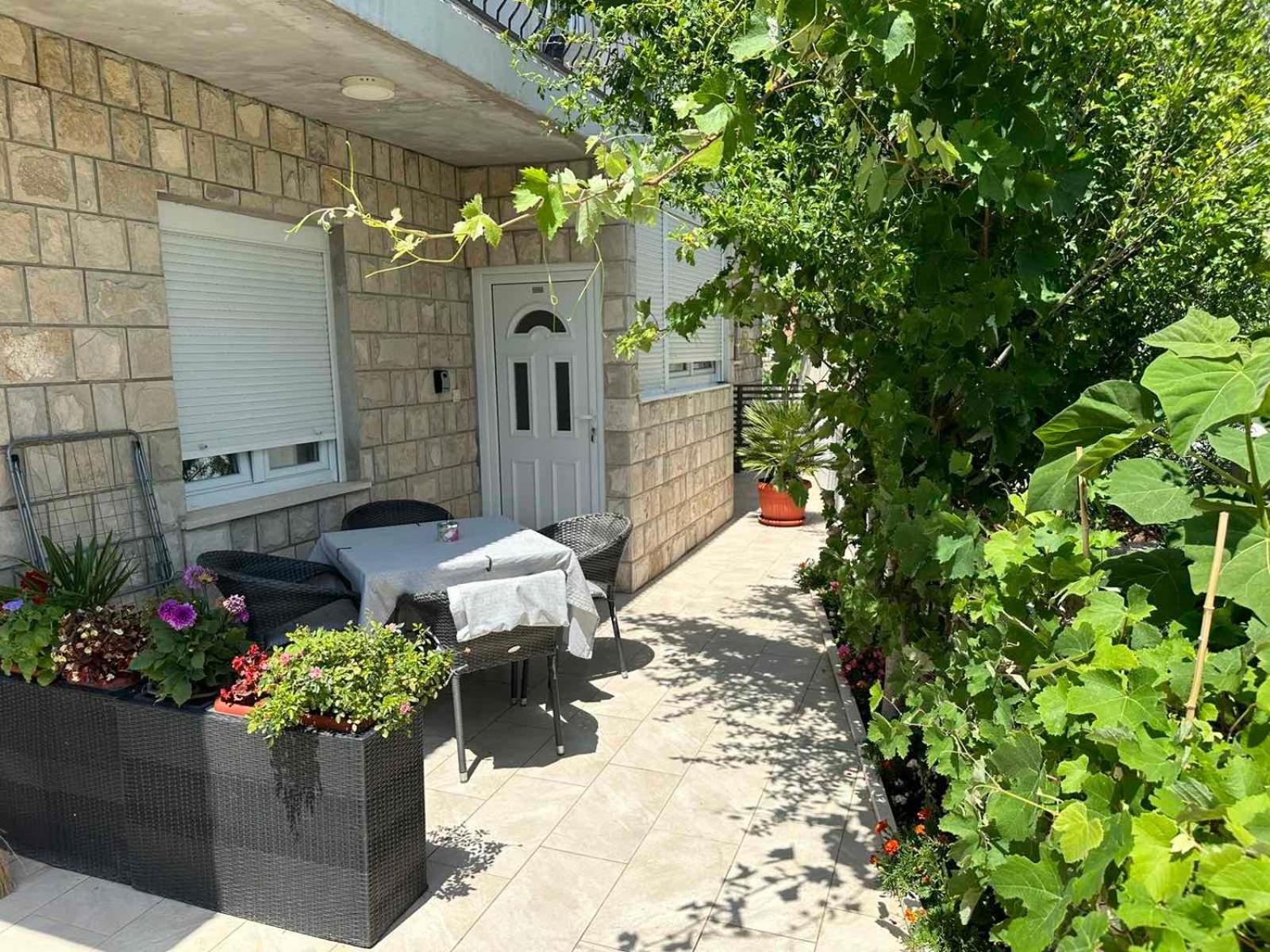 Dubrovnik - Ivanica: “sunnyhills Apartments” With Pool Apartment *